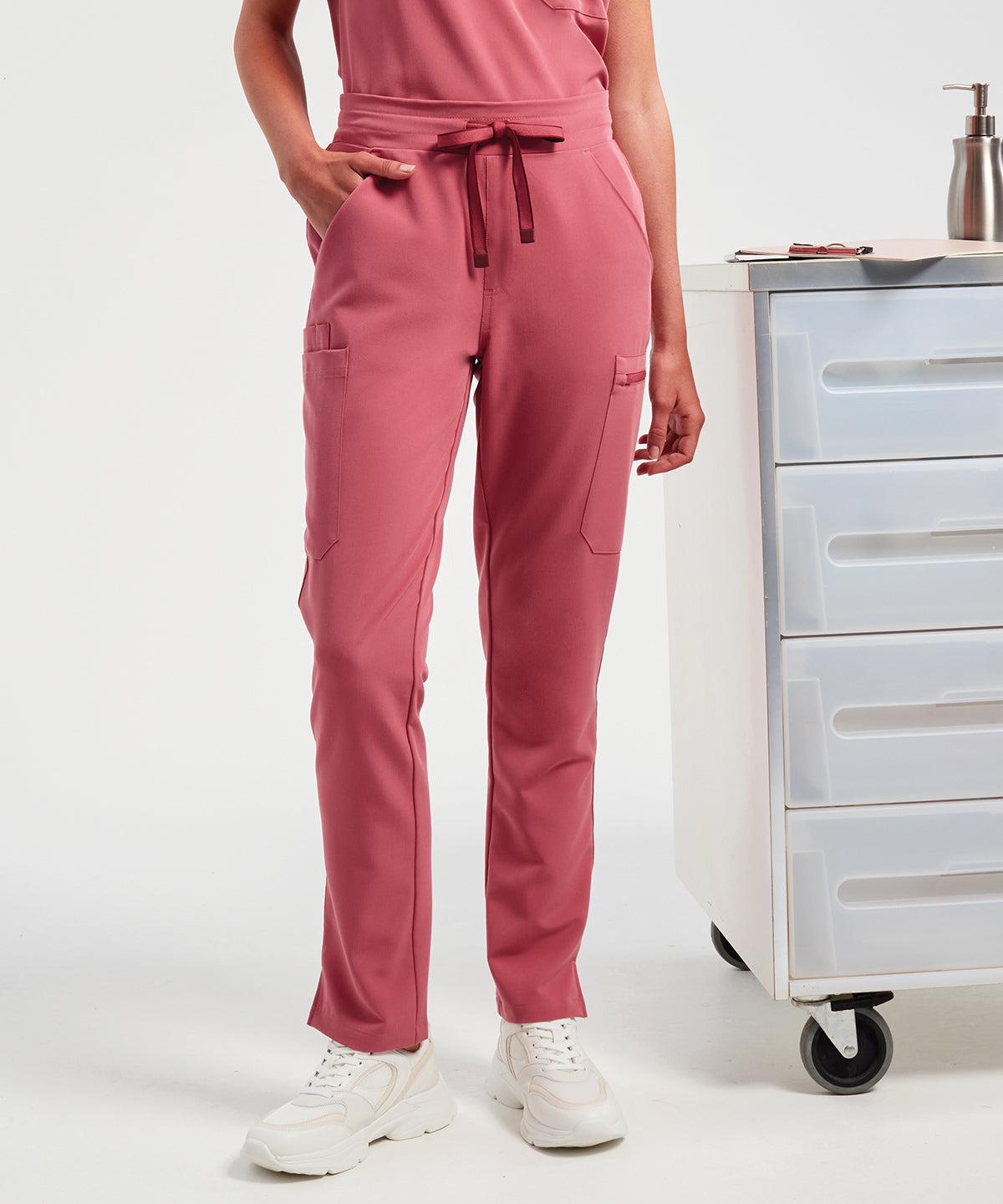 NN600 Women’s 'Relentless' Onna-stretch cargo pants