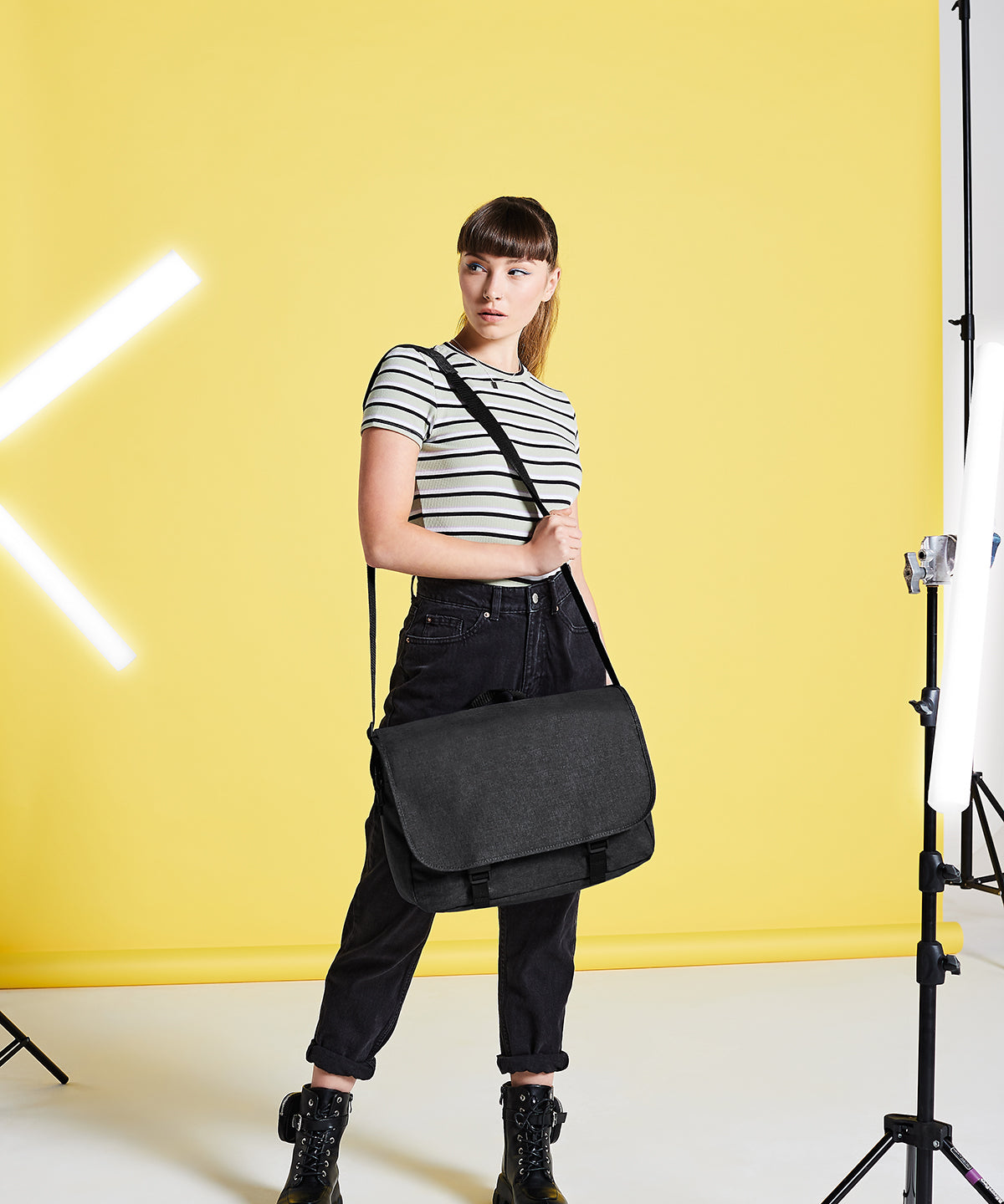 BG218 Two-tone digital messenger