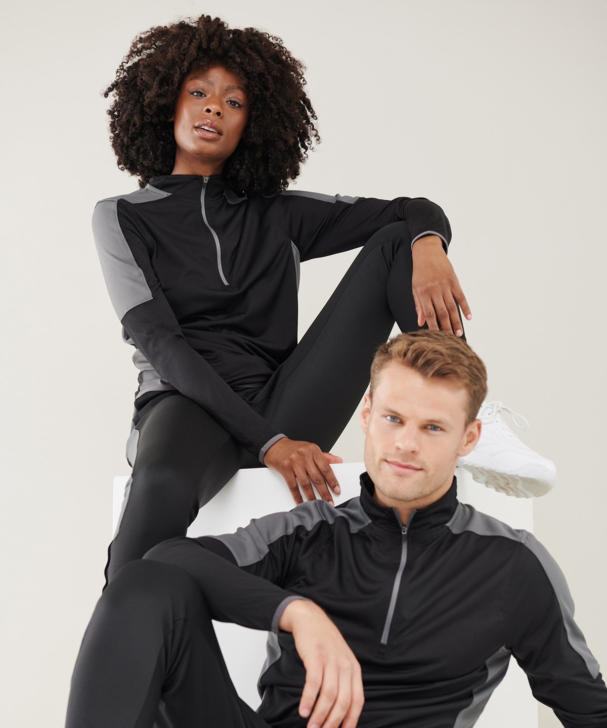 LV571 ¼ zip mid-layer with contrast panelling