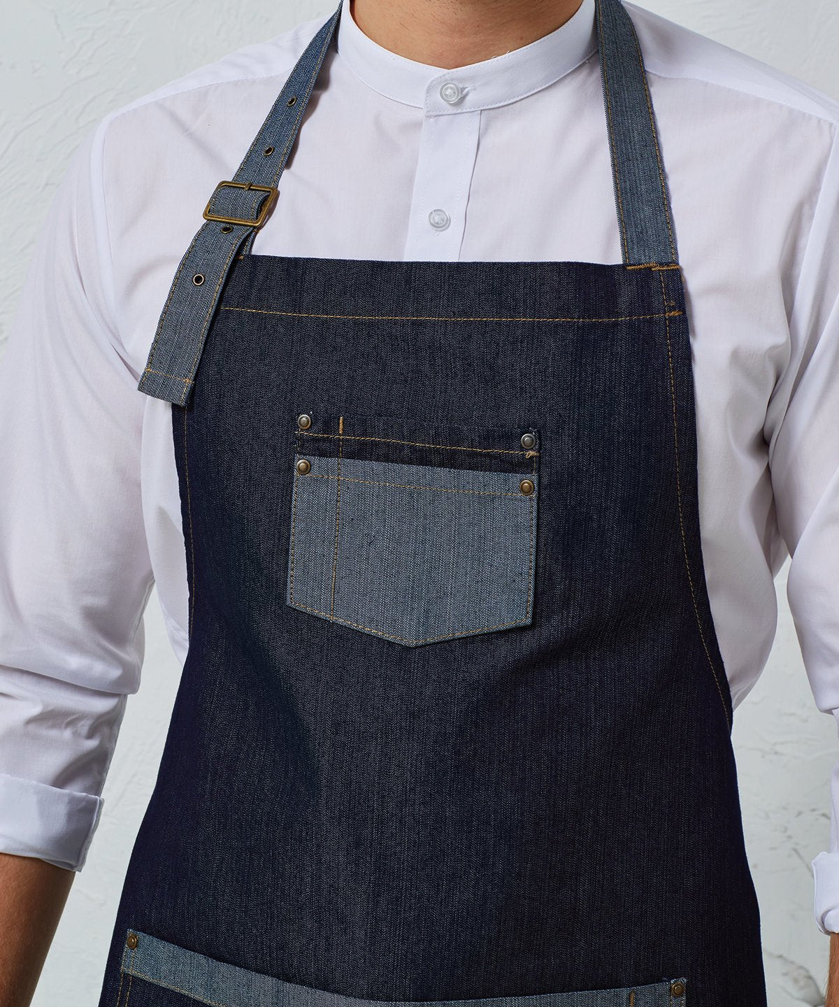 PR127 Domain contrast denim bib apron